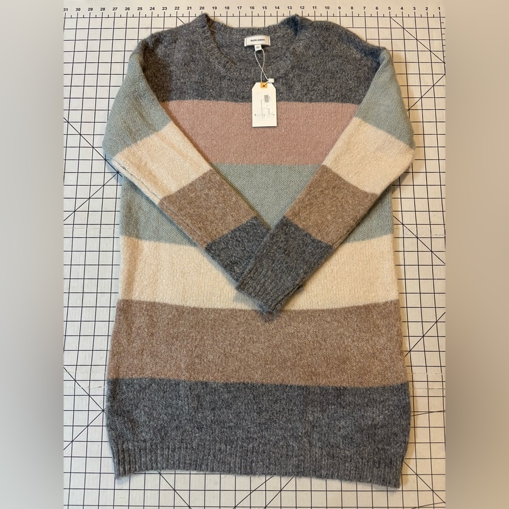 NWT Kayla’s Armoire Women’s Size M/L Blushing‎ Over You Sweater